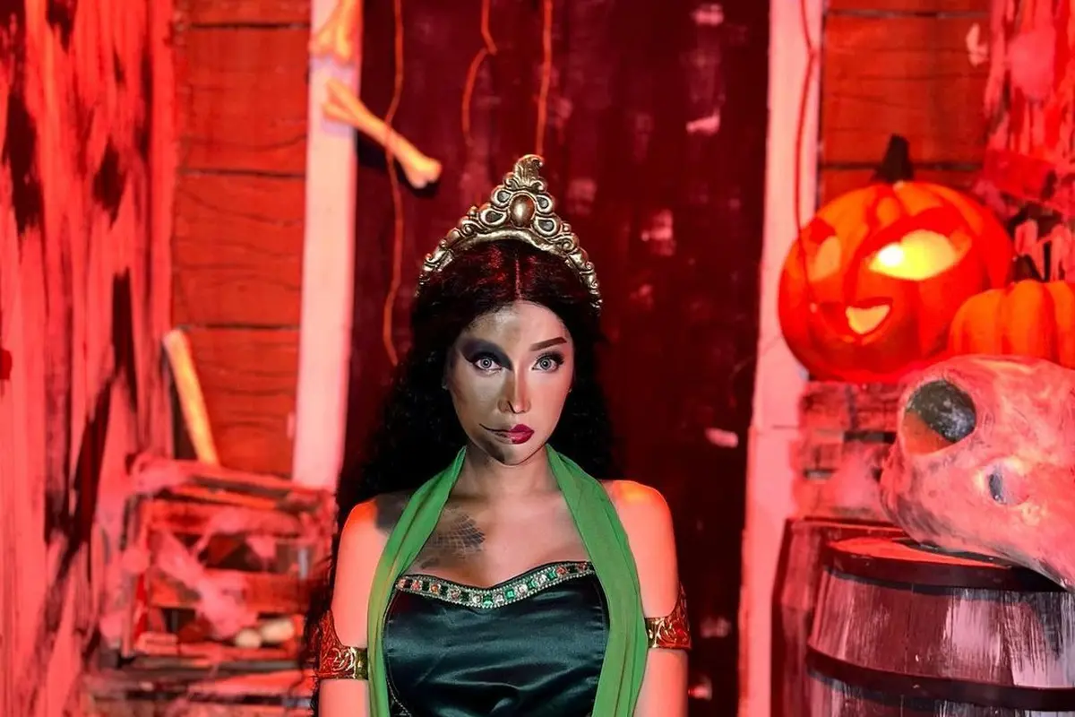 6 Potret Lucinta Luna Cosplay Jadi Badarawuhi di Pesta Halloween, Tampil All Out