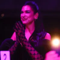 Dua Lipa bertemu Camilla secara langsung dalam balutan gaun hitam (instagram/dualipa)