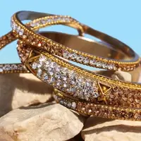 Ilustrasi Model Gelang Emas (Photo by Pratishka Sewnarain on Unsplash)