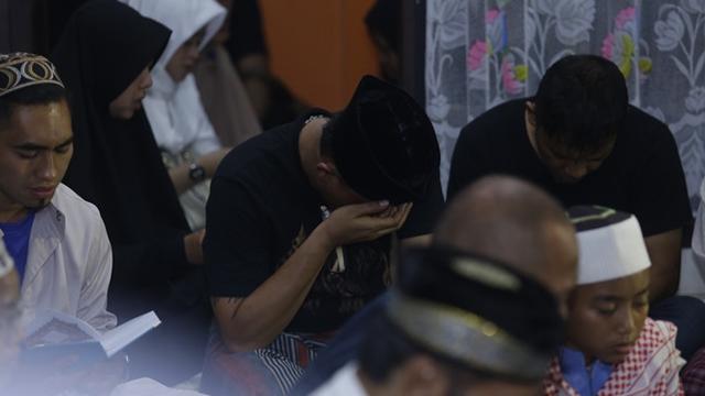 7 Momen Tahlilan Mendiang Lina, Sule Tak Kuasa Tahan Tangis