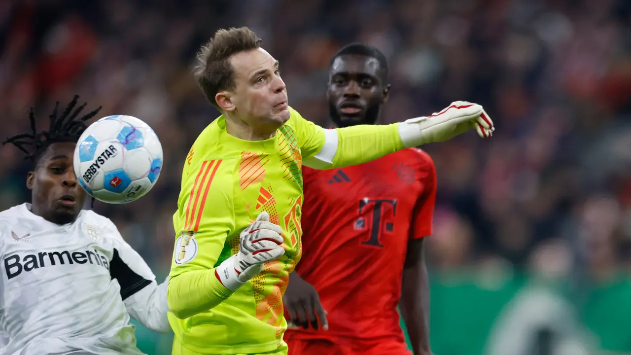 Foto: Momen Manuel Neuer Mendapat Kartu Merah Pertama dalam Kariernya, Bayern Munchen Ditaklukkan Bayer Leverkusen