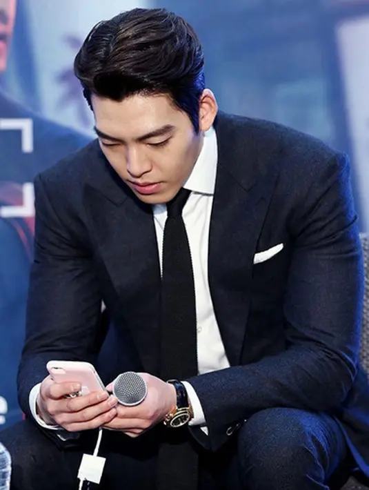 Penyakit kanker yang diderita Kim Woo Bin saat ini bernama kanker Nesofaring yang menyerang bagian kepala dan leher. Masih terbilang langka memang penyakit yang diderita si tampan ini. (Instagram/kimwoobin_89)