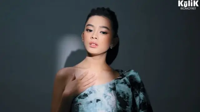 Ulang Tahun ke-14, Ini 6 Gaya Pemotretan Terbaru Aqeela Calista yang Makin Elegan