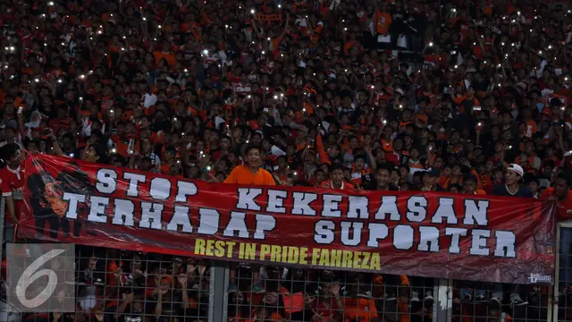 20160610-Aksi-Suporter-Persija-HEL