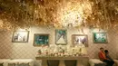 Acara resepsi yang memiliki dekorasi sangat indah ini digelar di lokasi yang sama yaitu di Hotel Ritz Carlton, Mega Kuningan, Jakarta pada pukul 19.30. Nampak foto-foto pre wedding menghiasi ruangan resepsi pernikahan. (Fathan Rangkuti/Bintang.com)