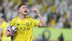 Abdullah Al-Hamdan juga sukses mencatatkan namanya sebagai pembuka keran gol dalam kemenangan 5-2 Al-Nassr. (AFP/Fayez Nureldine)