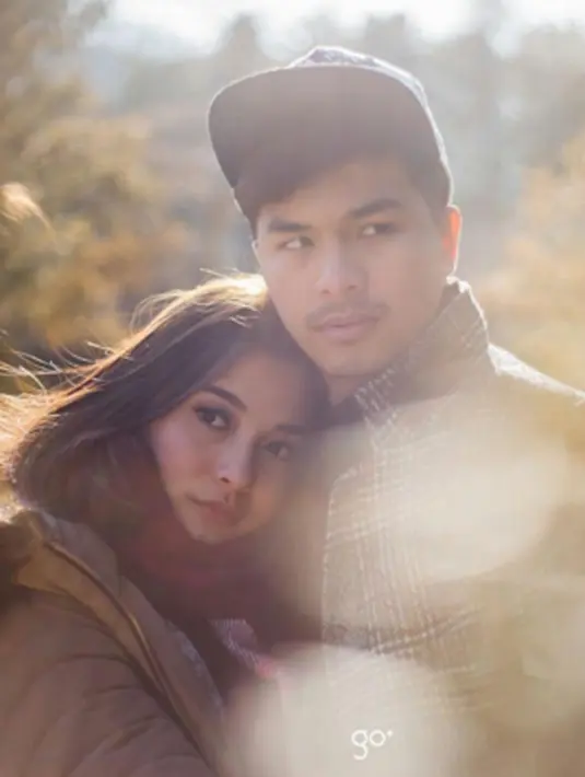 Pasangan Suami Istri ini telah menikmati liburan mereka di Korea. "Together Is My Favourite Place To Be," tulis Chelsea di salah satu caption foto instagramnya. (viainstagram@chelseaolivia/Bintang.com)