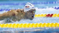 Perenang Amerika Serikat Michael Phelps saat berlomba gaya kupu-kupu pria 200 meter pada ajang Olimpiade 2016. (Foto: Time)