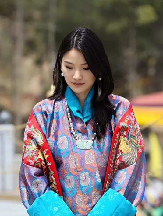 Ratu Jetsun Pema merupakan lulusan International Relations dengan minor di psikologi dan sejarah seni dari Regent’s College, London. Dengan pendidikannya itu, ia menguasai bahasa Dzongkha, India, hingga Inggris. (instagram.com/her_majesty_queen_of_bhutan)