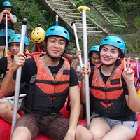 Kris Hatta rafting bersama Riam Jeram di Sukabumi. (foto: Liputan6.com)
