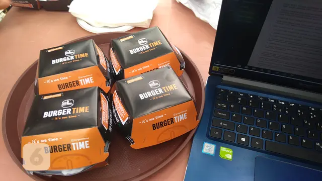 Menikmati Burger Time Plaju.