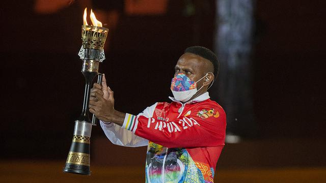Foto: Boaz Solossa Sang Pembawa Obor PON XX 2020 Papua