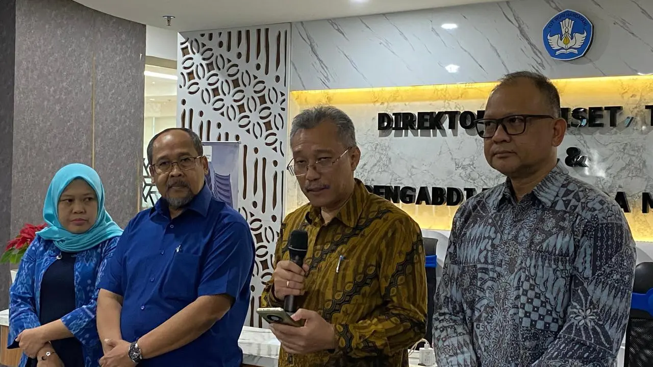 Pegawai di Kemendikti Saintek yang disebut sempat dipecat Neni Herlina akhirnya tetap bekerja. (Merdeka.com)