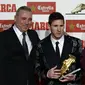 Hristo Stoichkov bersama Lionel Messi (LLUIS GENE / AFP)