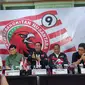 Ketum Partai Kebangkitan Nusantara (PKN) Gede Pasek Suardika memperkenalkan Laksamana Sukardi sebagai anggota baru partai. Gede juga mengungkap, Anas Urbaningrum akan bergabung dengan PKN setelah bebas dari penjara. (Merdeka.com/Ahda Bayhaqi)