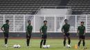 Para pemain Timnas Indonesia saat latihan di Stadion Madya, Jakarta, Minggu (11/11). Latihan ini persiapan jelang laga Piala AFF 2018 melawan Timor Leste. (Bola.com/Vitalis Yogi Trisna)
