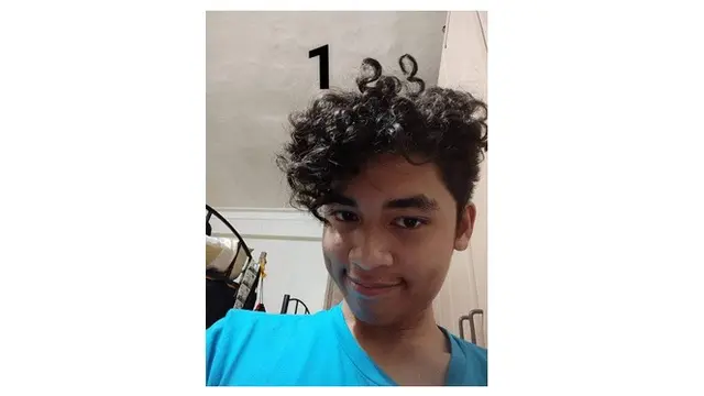 Pria Ini Gunakan Rambut Untuk Bikin Tulisan