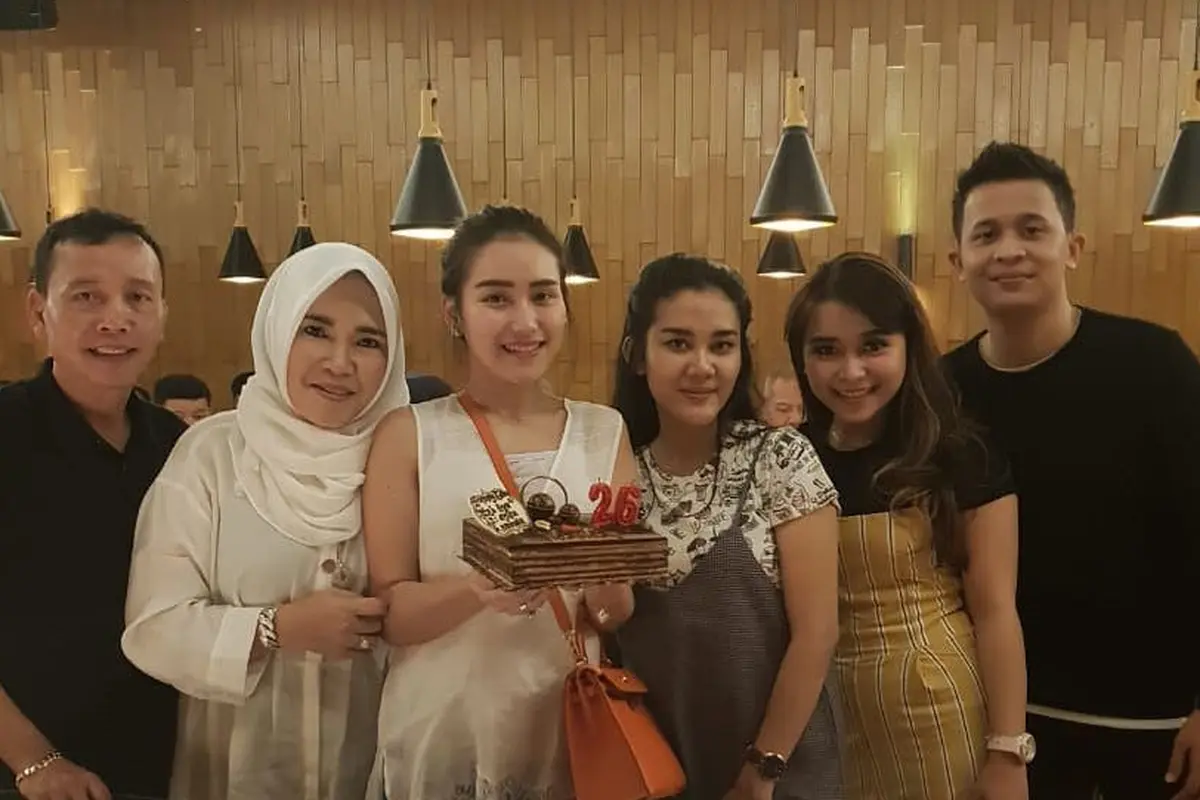 [Bintang] Ultah Ayu Ting Ting