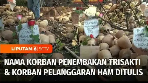 VIDEO: Peringati 26 Tahun Reformasi, Aktivis Gelar Seni Instalasi Tampilan Tengkorak dan Kuburan