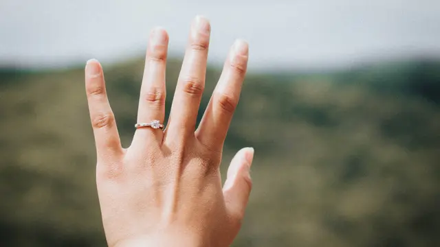 Ilustrasi cincin, jari