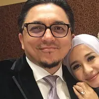 Cerita tentang pernikahan Laudya Cynthia Bella dan Engku Emran ternyata belum juga usai. Setelah keduanya resmi menikah pada 8 September 2017 lalu di Kuala Lumpur, Malaysia, ternyata masih ada kelanjutannya. (Instagram/laudyacynthiabella)