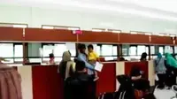 VIDEO: Blanko E-KTP Kosong, Warga Tasikmalaya Serbu Disdukcapil