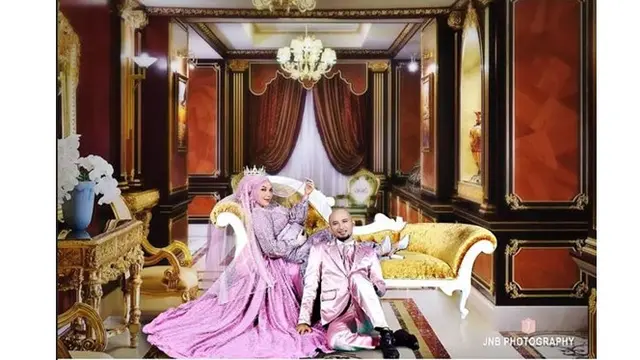 6 Potret Terbaru Maternity Shoot Roro Fitria, dari Tema Kerajaan hingga Pembalap
