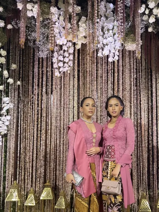 Maudy Ayuda dan Angel Pieters jadi bridesmaid di akad nikah Putri Tanjung/@angelpieters