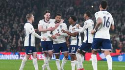 The Three Lions tampil dominan sepanjang pertandingan dan sukses mengamankan tiga poin penting di kandang sendiri dengan kemenangan tiga gol tanpa balas. (AP Photo/Kin Cheung)