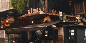 Ahmad Dhani buka restoran bernama Wisma Dewa 19 Restography di bilangan Jakarta Selatan. (dok. Instagram @wismadewa19restography/https://www.instagram.com/p/CYvxf2aPwNh/)