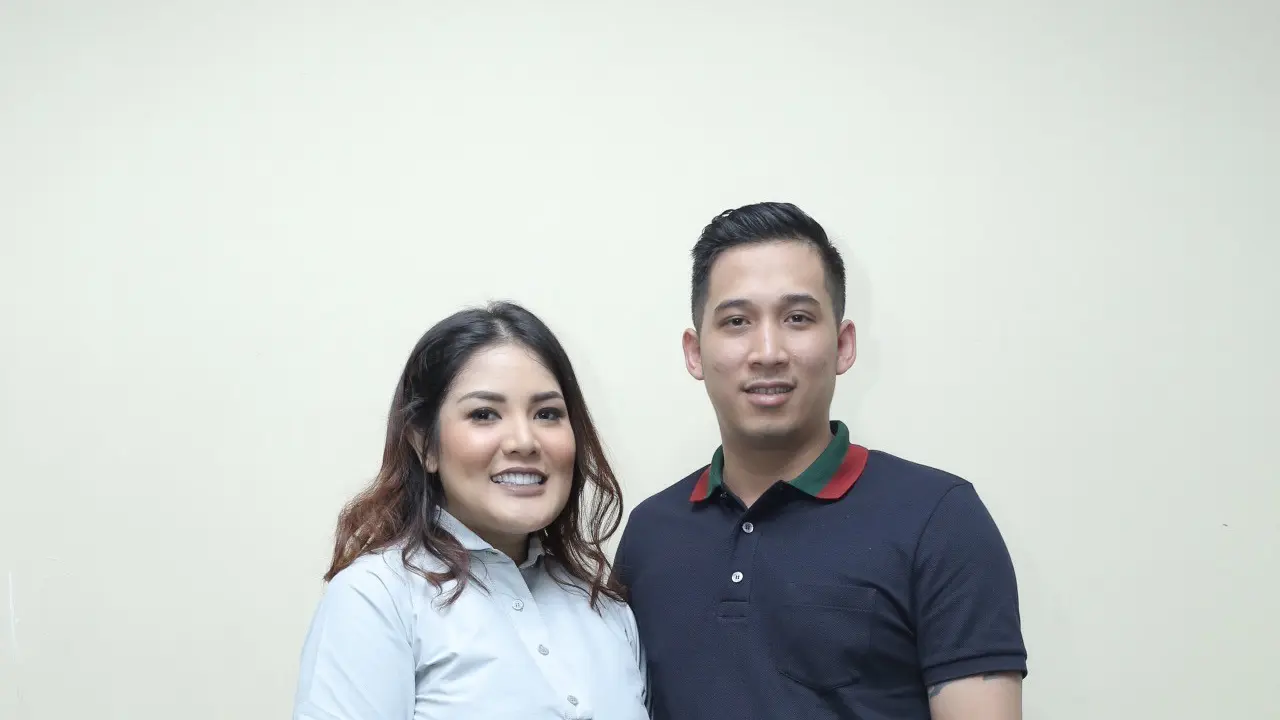 [Bintang] Nindy dan suami