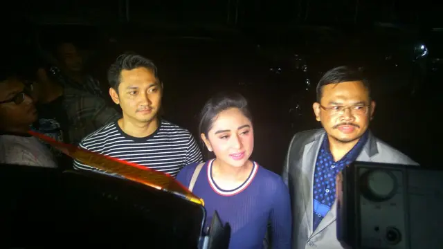 Dewi Perssik. (Liputan6.com/Nafiysul Qodar)