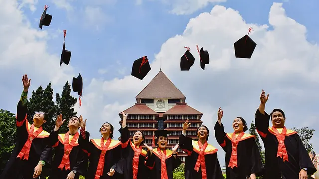 [Bintang] Cantik dan Anggun, Ini Potret Febby Rastanty Saat Wisuda