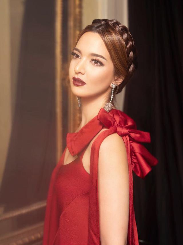 Karena Foto Ini Nia Ramadhani Disebut Mirip Lady Diana ...