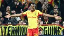 Hasil tersebut membuat RC Lens menggeser posisi Paris Saint-Germain dari puncak klasemen sementara Ligue 1. (AFP/Sameer Al-Doumy)