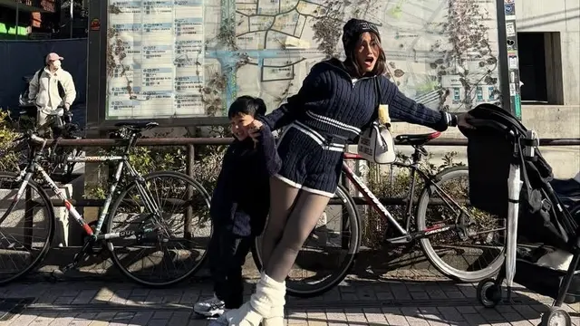 Fuji Kenakan Celana Pendek saat Liburan Musim Dingin di Jepang. [@fuji_an]