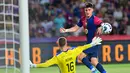 Pemain Barcelona, Pau Victor, berusaha mencetak gol ke gawang AS Monaco pada laga pramusim bertajuk Joan Gamper Trophy di Estadi Olimpic Lluis Companys, Selasa (13/8/2024) dini hari WIB. (AFP/Manaure Quintero)