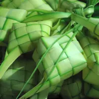 Setiap daerah di Indonesia memiliki penyebutan ketupat sendiri.