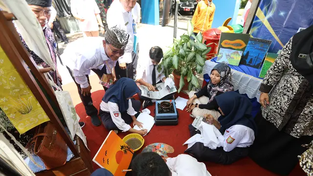 Siswa berkebutuhan khusus mengasah kreativitasnya dalam festival kita bisa (Istimewa)