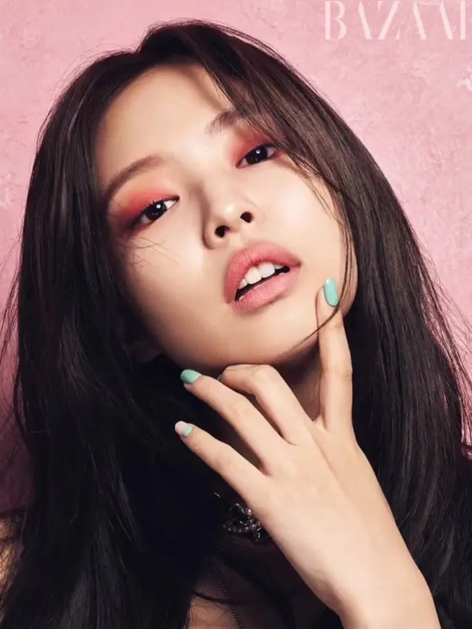 [Bintang] 8 Foto Penampilan Jennie Blackpink yang Glamor