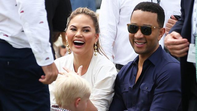 [Bintang] Chrissy Teigen dan John Legend