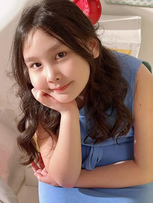 <p>Eleeya tampak lucu menggemaskan dengan pipinya yang chubby. Ia juga mempunyai bentuk badan yang makin ideal. [Foto: Instagram/celine_evangelista]</p>