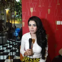 Nikita Mirzani saat hadir di Lounge 78, kawasan Kemanggisan, Jakarta Barat pada Rabu, 8 Juli 2015 (Nizar Zulmi/Bintang.com)
