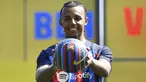 Sebagai salah satu tim elite di Eropa, Barcelona selalu berbenah untuk memperkuat skuat hingga dipenuhi pemain-pemain berkualitas dengan harga mahal tiap musimnya. Para pemain tersebut didatangkan dari berbagai negara, di antaranya Prancis. Tercatat, 5 pemain berikut menjadi pemain Prancis termahal yang pernah didatangkan Barcelona, termasuk rekrutan terbaru di bursa transfer musim panas 2022/2023, Jules Kounde. (AFP/Pau Barrena)