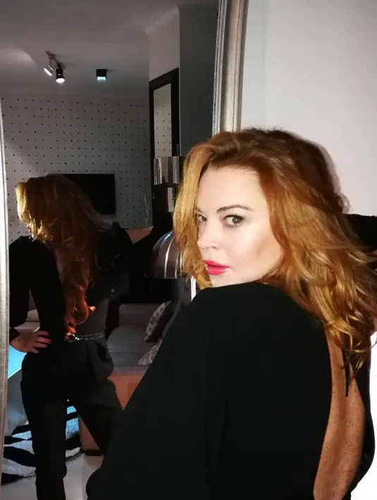 "Aku suka ini (Thailand), sangat cantik dan tempat yang menakjubkan...meskipun aku digigit ular," katanya seperti yang dilansir dari E! News. (instagram/lindsaylohan)