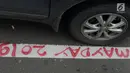Coret-coretan (vandalisme) mewarnai Hari Buruh Internasional atau May Day di kawasan Bundaran HI, Jakarta, Rabu (1/5/2019). Belum diketahui siapa yang melakukan aksi corat coret di fasilitas publik tersebut. (merdeka.com/Imam Buhori)