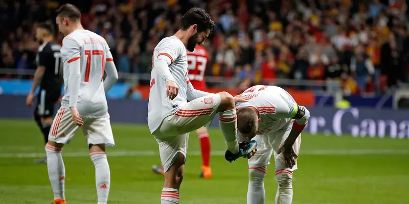 Cetak Gol ke Argentina, Sepatu Kanan Isco Dicium Sergio Ramos