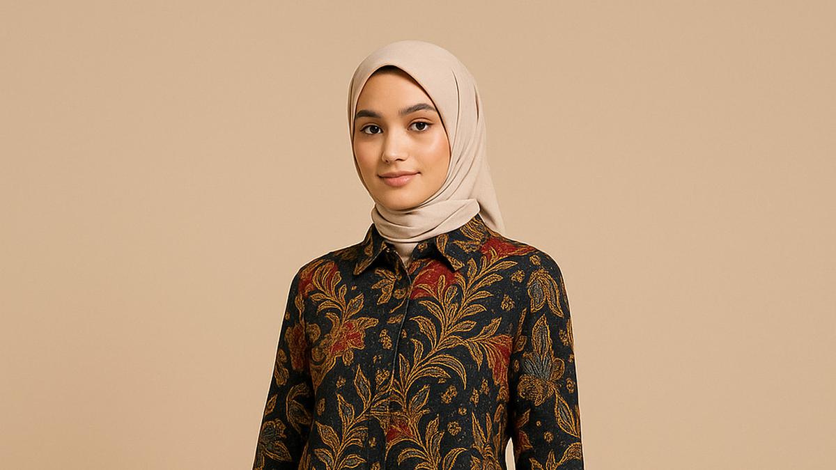 7 Model Tunik Batik Panjang Belakang 2025 Hijab Friendly yang Modern dan Stylish