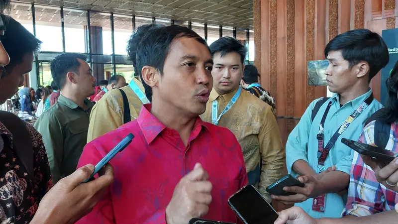 Plt Wakil Kepala Otorita IKN Raja Juli Antoni ditemui usai Reforma Agraria Summit 2024, di Sanur, Bali, Sabtu (15/6/2024). (Arief/Liputan6.com)