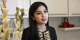 Sandra Dewi bersyukur mempunyai pacar yang sabar dengan kesibukannya. Sandra Dewi sudah menjalani hubungan selama 2 tahun dan dikenalkan oleh sahabatnya adalah VJ Daniel.